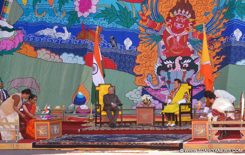 The President, Pranab Mukherjee and the King of Bhutan, His Majesty King Jigme Khesar Namgyel Wangchuck witnessing the signing of a Memorandum of Understanding between the Bhutan and India on the Establishment of Nalanda University, at Tashichhodzong, at Thimpu, Bhutan on November 07, 2014.