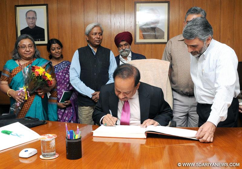 Harsh Vardhan taking charge as the Union Minister for Science and Technology and Earth Sciences, in New Delhi on November 10, 2014. 
