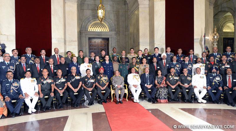Pranab Mukherjee with the members of 54th NDC Course & Faculty of National Defence College, at Rashtrapati Bhavan, in New Delhi on November 12, 2014.