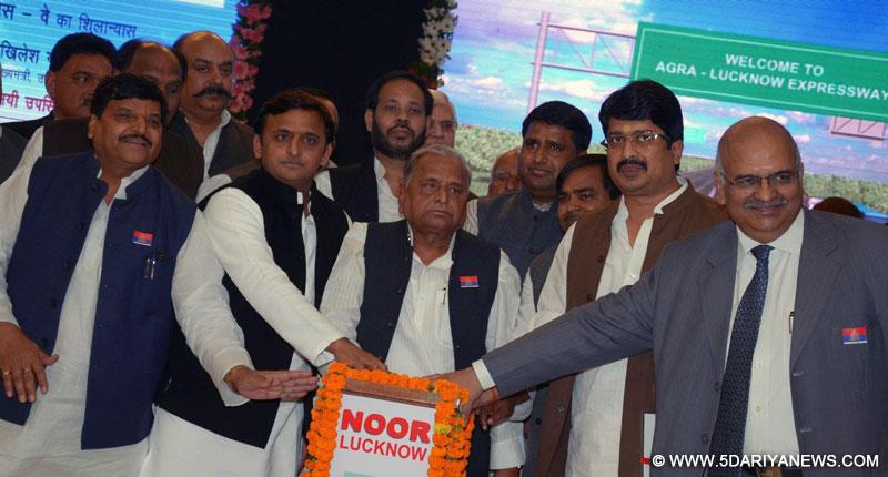 Uttar Pradesh Chief Minister Akhilesh Yadav, Samajwadi Party chief Mulayam Singh Yadav and others at a programme organised to lay the foundation stone of Agra-Lucknow expressway in Lucknow, on Nov 23, 2014