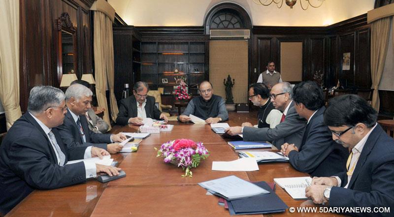 Arun Jaitley meeting the mission officers of PMJDY, in New Delhi 