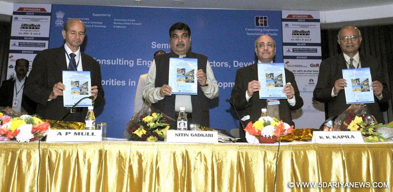 Nitin Gadkari releasing a Souvenir at the inauguration of the seminar on Role of Consulting Engineers, Contractors, Developers and Authorities in Infrastructure Development, in New Delhi 