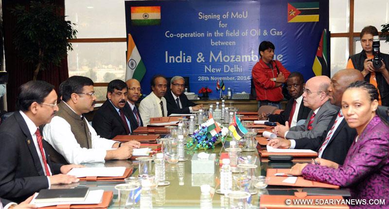 Dharmendra Pradhan holding a meeting with the delegation of Mozambique led by the Minister of Foreign Affairs, Mozambique, Mr. Oldemiro Julio Marques Baloi, in New Delhi 