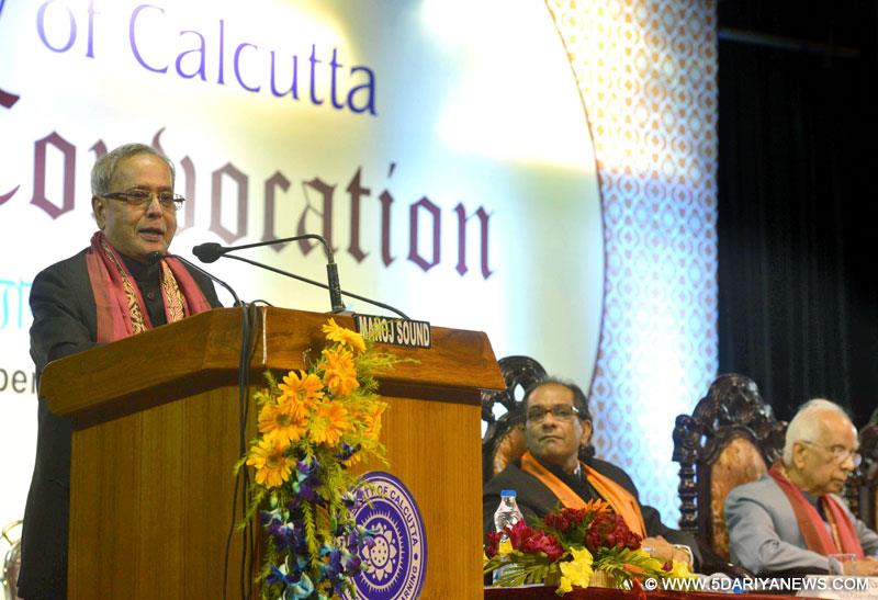 The President,  Pranab Mukherjee addressing at the Annual Convocation of the University of Calcutta, at Kolkata on November 28, 2014.
