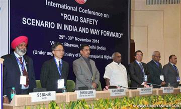 सड़क परिवहन, राजमार्ग और जहाजरानी राज्‍य मंत्री श्री पी राधाकृष्‍णन नई दिल्‍ली में 28 नवंबर, 2014 को भारतीय सड़क कंग्रेस द्वारा आयोजित एक अंतर्राष्‍ट्रीय सम्‍मेलन 
