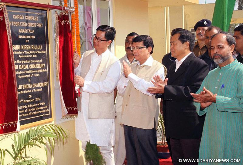 The Minister of State for Home Affairs, Kiren Rijiju unveiling the plaque to inaugurate the Cargo Complex Integrated Check Post Agartala, in Tripura on December 06, 2014.