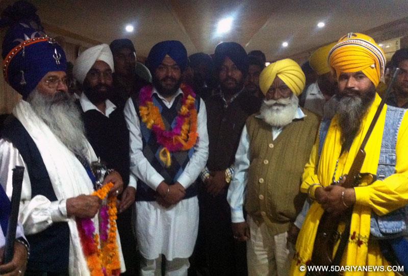 ਹਰਸੁੱਖਇੰਦਰ ਸਿੰਘ ਬੱਬੀ ਦਾ ਪੰਜਾਬ ਕਬੱਡੀ ਐਸੋਸੀਏਸ਼ਨ ਜ਼ਿਲਾ ਮੁਹਾਲੀ ਦਾ ਪ੍ਰਧਾਨ ਬਨਣ ਪਰਮਿੰਦਰ ਸਿੰਘ ਸਿੱਧੂ, ਐਡਵੋਕੇਟ ਜਗਪਾਲ ਸਿੰਘ ਚਹਿਲ ਤੇ ਹੋਰ।