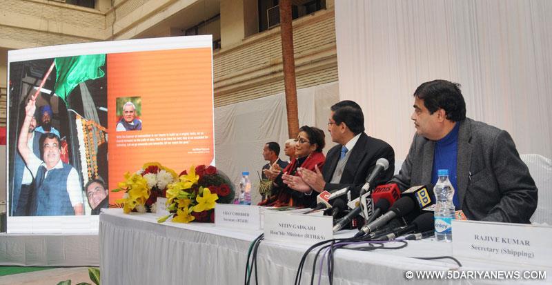 Nitin Gadkari launching the e-book on Good Governance: Initiatives of the Ministries of Road Transport & Highways, and Shipping, in New Delhi on December 24, 2014. 
