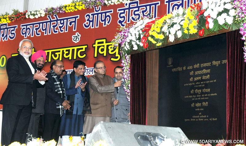 Arun Jaitley unveiling the plaque to lay the foundation stone for 400KV Substations at Rajghat Power House, in Delhi on December 26, 2014. 