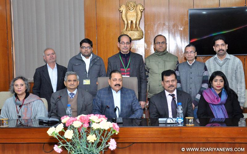 Dr. Jitendra Singh felicitated the outstanding employees of the Department of Personnel & Training (DoPT) with the “Award of the Month”, in New Delhi on December 30, 2014.