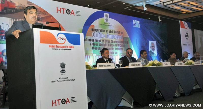 Nitin Gadkari addressing at the launch of a web portal for online approval of movement of OD and OWC by the Modular Hydraulics, in New Delhi on January 06, 2015. 