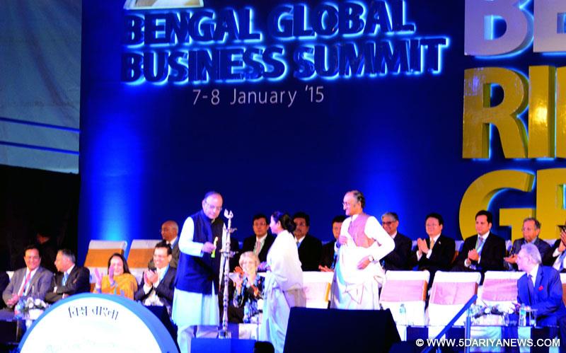 Arun Jaitley lighting the lamp to inaugurate the Bengal Global Business Summit, in Kolkata on January 07, 2015.