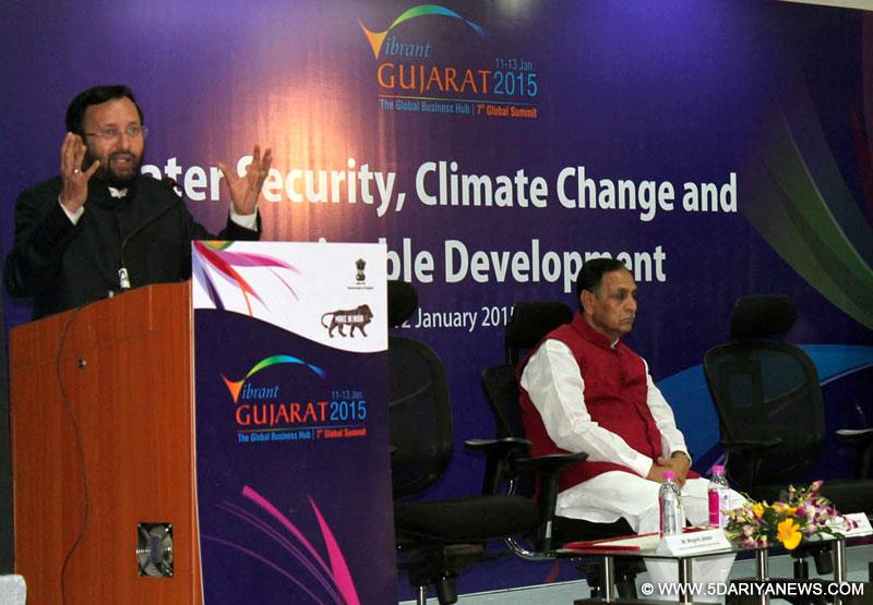 Prakash Javadekar delivering the keynote address at a Seminar on : Water Security, Climate Change and Sustainable Development, in Vibrant Gujarat, Gandhinagar, Gujarat on January 12, 2015.