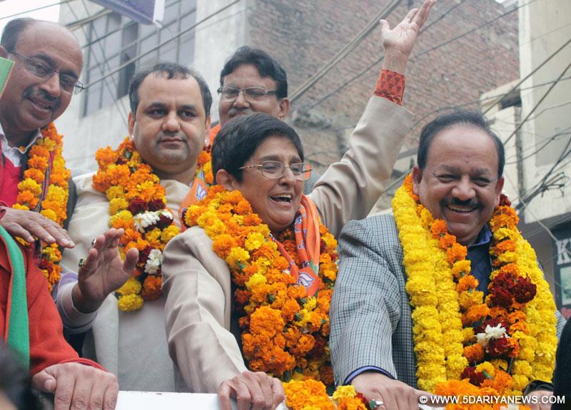  BJP leader Kiran Bedi with party leader Vijay Goel, Union Minister for Science & Technology and Earth Sciences Dr. Harsh Vardhan and others proceeds to file her nomination papers for upcoming Delhi assembly polls at Krishna Nagar, Delhi 