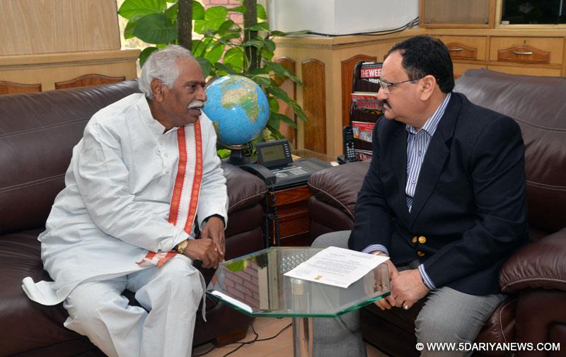 Bandaru Dattatreya meeting the, Jagat Prakash Nadda, to find solutions for the outburst of swine flu in Telangana, in New Delhi on January 23, 2015.