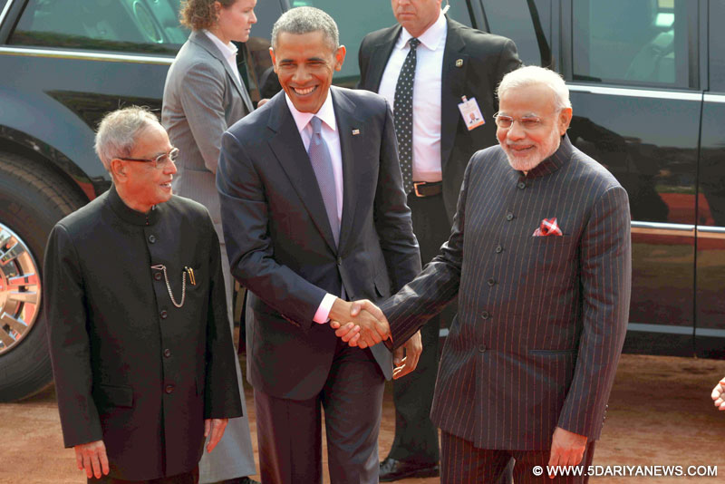 Barack Obama being welcomed by the President, Pranab Mukherjee and the Prime Minister, Narendra Modi on his arrival at Ceremonial Reception, at forecourt of Rashtrapati Bhavan, in New Delhi 