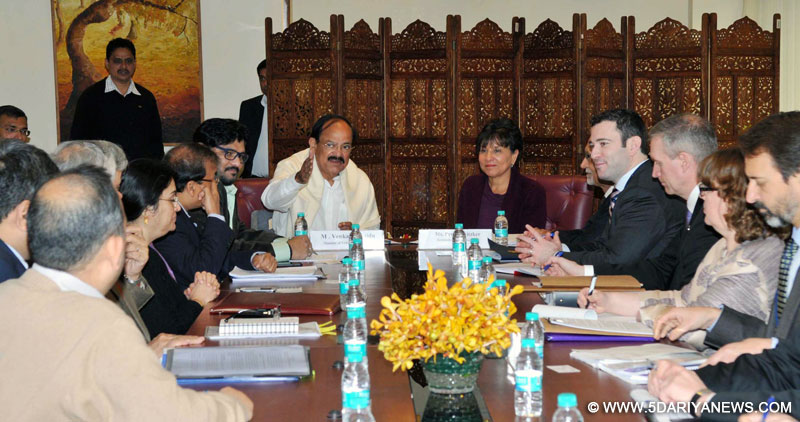 M. Venkaiah Naidu at a delegation level meeting with the US Secretary of Commerce, Ms. Penny Pritzker, in New Delhi 