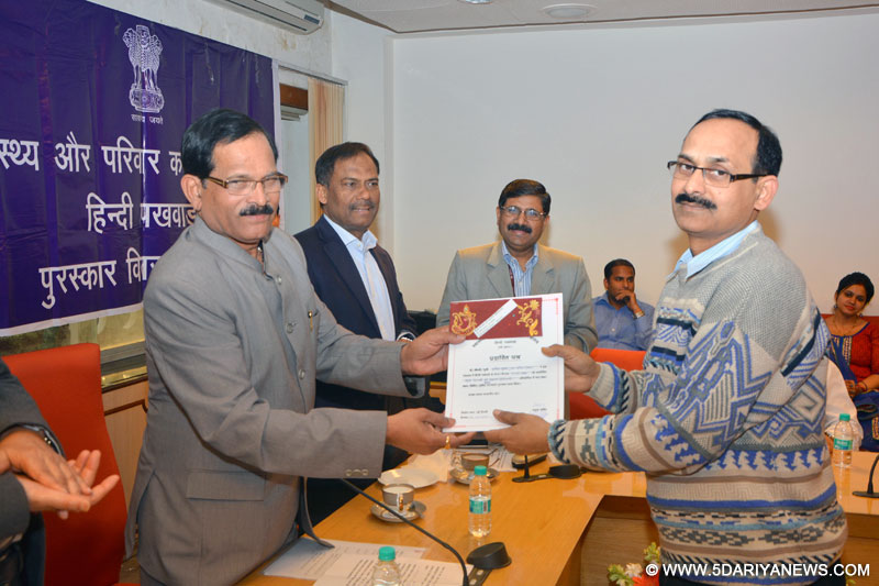 Shripad Yesso Naik gave away the awards to the winners of various competitions which were held during Hindi Pakhwara celebrated at the Ministry, in New Delhi on March 04, 2015. 