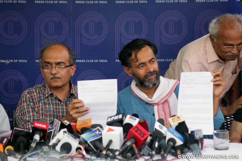 AAP leaders Prashant Bhushan and Yogendra Yadav address a press conference at the Press Club of India in New Delhi, on March 27, 2015. 