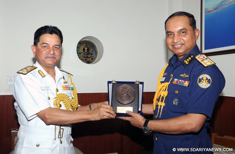 The DG Indian Coast Guard, Vice Admiral H.C.S. Bisht presenting a memento to the DG Bangladesh Coast Guard, Rear Admiral Mohammad Makbul Hossain, in New Delhi on April 07, 2015.