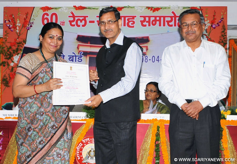The Chairman, Railway Board, A.K. Mital presented the merit certificates to the Railway officials, at the 60th Railway Week Award function -2015, organised by Railway Board, in New Delhi on April 08, 2015.