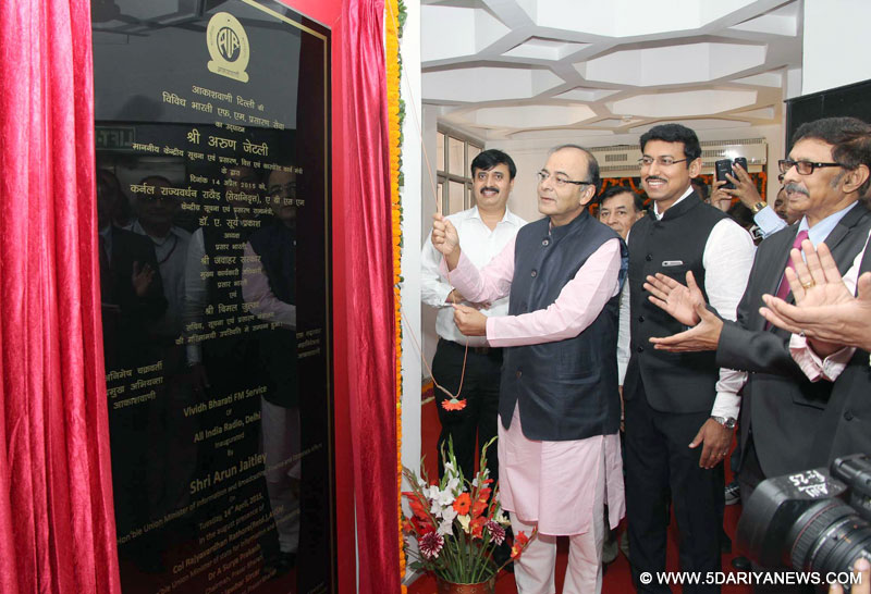 Arun Jaitley unveiling the plaque to inaugurate the Vividh Bharati Service on FM (100.1MHz), in New Delhi on April 14, 2015. The Minister of State for Information & Broadcasting, Col. Rajyavardhan Singh Rathore is also seen.