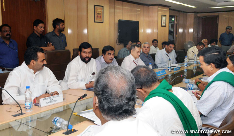 Ram Vilas Paswan meeting the representatives of farmers to discuss issue of sugarcane arrears, in New Delhi on April 15, 2015. 