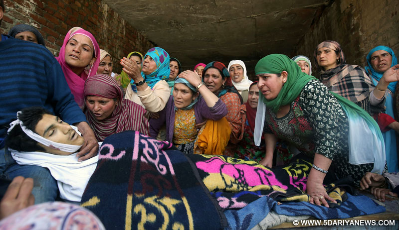 Narbal: Relatives of teenage student Suhail Ahmad Bhat mourn over his body at Narbal in Jammu and Kashmir, on April 18, 2015. The teenager was shot by security forces during protest against the arrest of separatist leader Masarat Alam. 