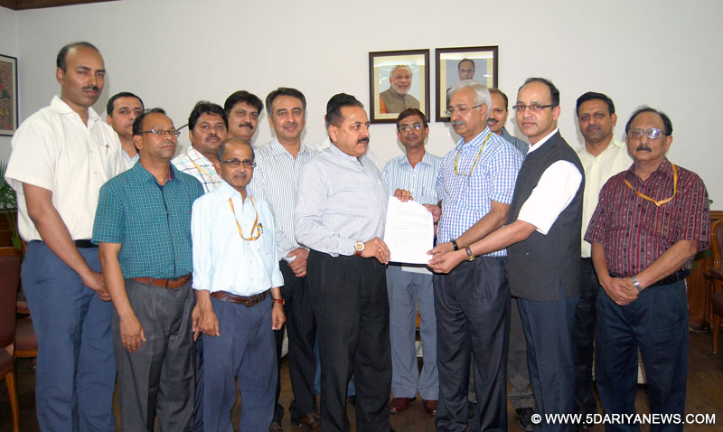 A delegation of the Central Secretariat Service employees calling on Dr. Jitendra Singh, in New Delhi on April 20, 2015. 