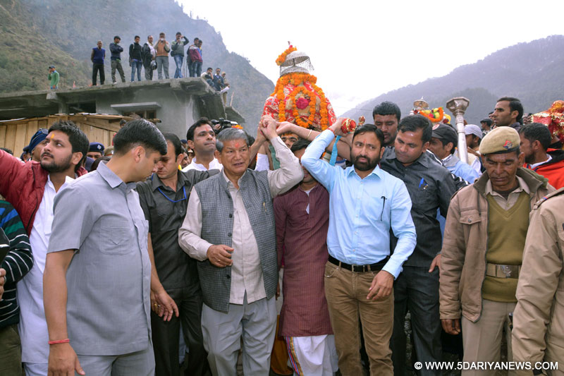 Uttarakhand Chief Minister Harish Rawat carries the doli of Yamunotri to the portals of Yamunotri on April 21, 2015.