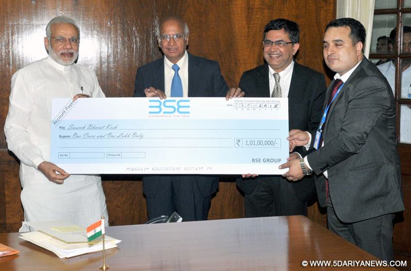 The Chairman of the Bombay Stock Exchange, Dr. S. Ramadorai calls on the Prime Minister, Narendra Modi and presented a cheque worth Rs 1.01 crore for the Swachh Bharat Kosh, in New Delhi on April 22, 2015.
