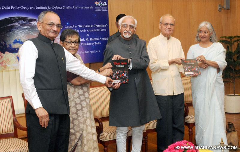 The Vice President, Mohd. Hamid Ansari releasing the “Delhi Policy Group – IDSA Report on West Asia” edited by Ambassador Arundhati Ghose, in New Delhi on April 24, 2015.