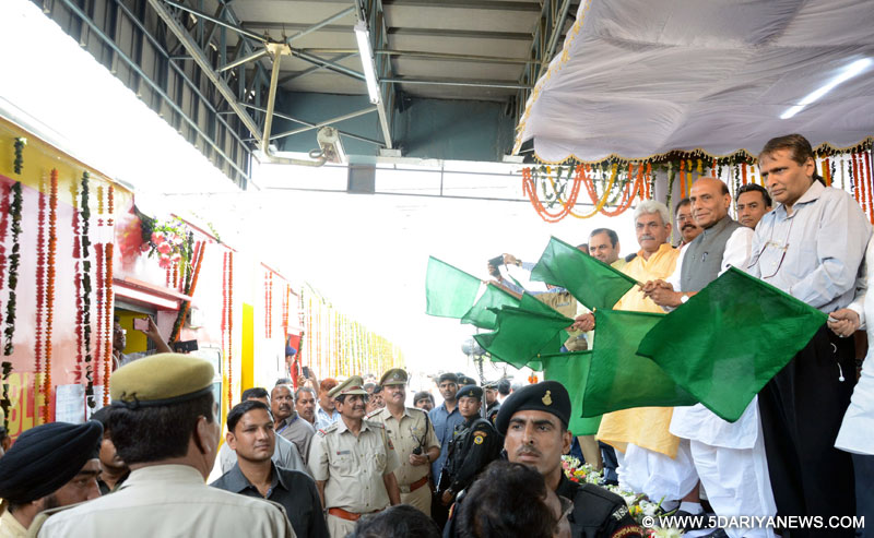 The Union Home Minister, Rajnath Singh flagging off the Airconditioned Double-Decker Express Train Anand Vihar-Lucknow, at Anand Vihar Station, in Delhi on April 26, 2015. The Union Minister for Railways, Suresh Prabhakar Prabhu and the Minister of State for Railways, Manoj Sinha are also seen.