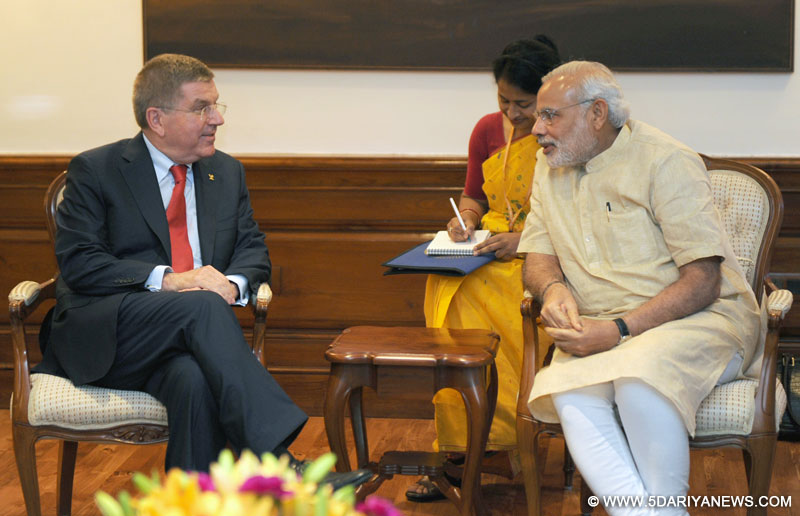 The President of the International Olympic Committee(IOC), Thomas Bach calling on the Prime Minister,  Narendra Modi, in New Delhi on April 27, 2015.