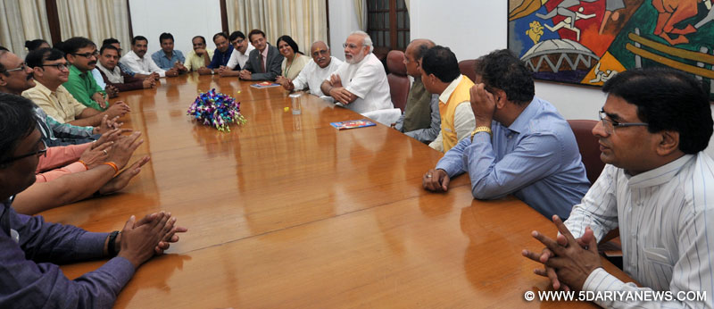 A delegation of media-persons from Madhya Pradesh calling on the Prime Minister, Narendra Modi, in New Delhi on April 29, 2015.