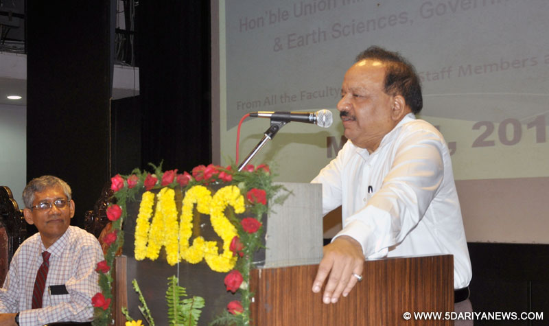 Dr. Harsh Vardhan addressing the Faculty Scientists, Scholars & Staff at the Indian Association for the Cultivation of Science (IACS), at Jadavpur, in Kolkata on May 01, 2015.