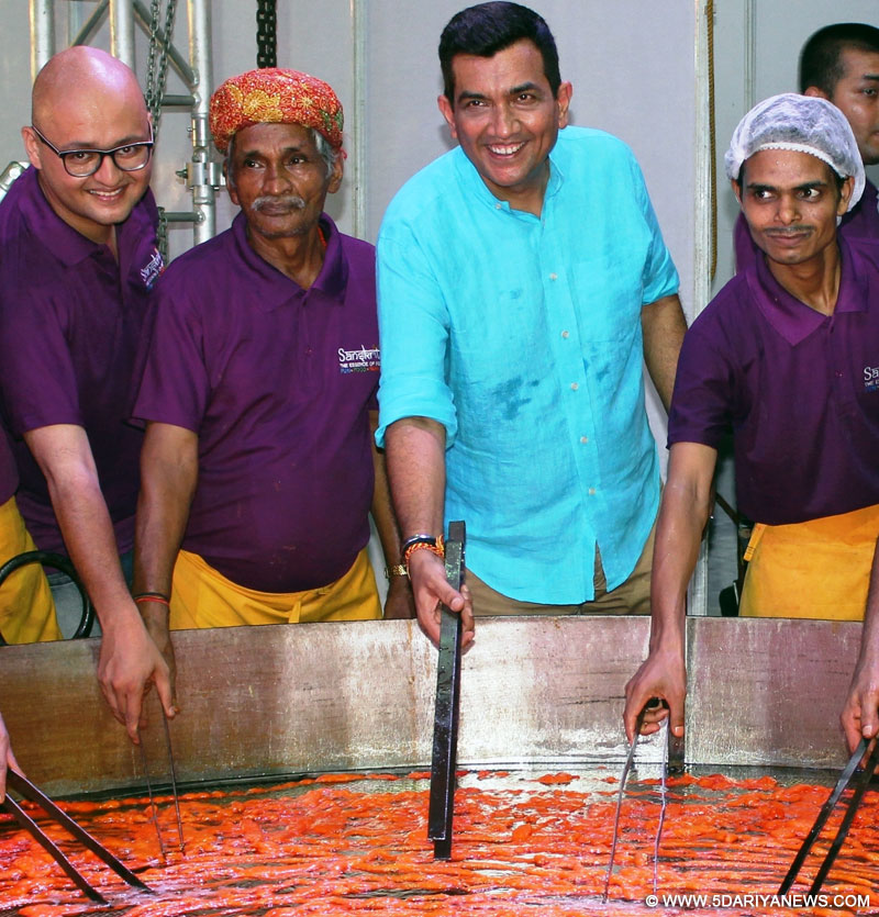 Mumbai: Indian chef and entrepreneur Sanjeev Kapoor with the team that reportedly broke the Guinness World Record for largest Imarti (weight: 37 kg; diameter: 9 ft aprox.; cooking time: 3 hours 48 minutes) at Mumbai