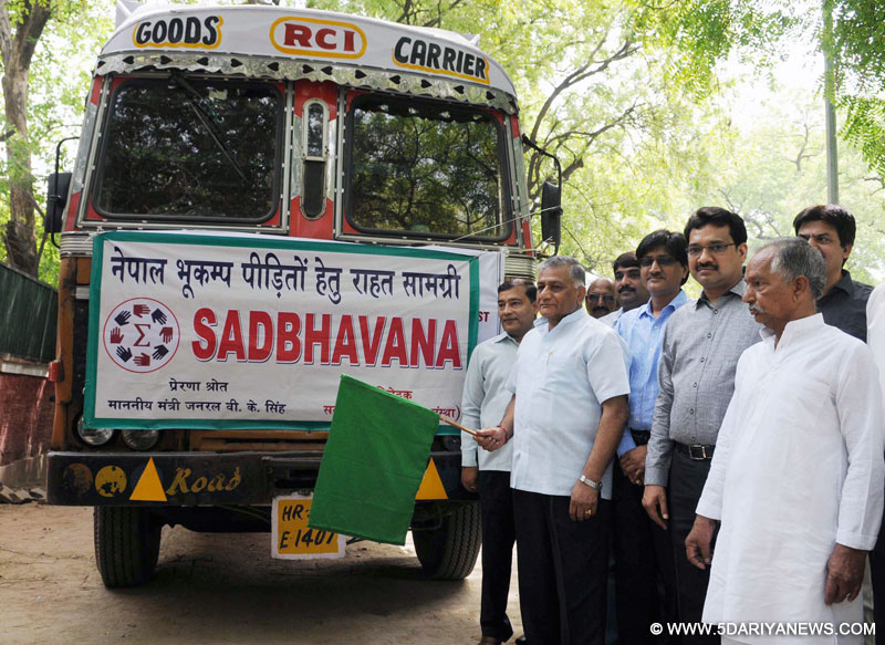 General (Retd.) V.K. Singh flagging off a truck of relief material to Nepal, in New Delhi on May 09, 2015.