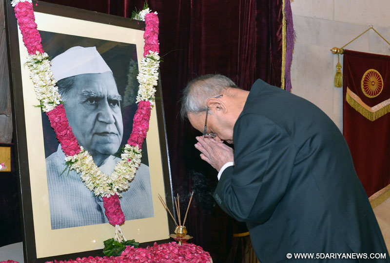 The President, Pranab Mukherjee paying homage at the portrait of the former President of India, Shri Fakhruddin Ali Ahmed, on his Birth Anniversary, at Rashtrapati Bhavan, in New Delhi on May 13, 2015.