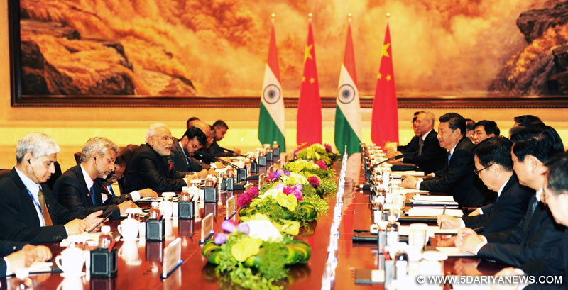 The Prime Minister, Narendra Modi in Restricted Talks with the President of the People