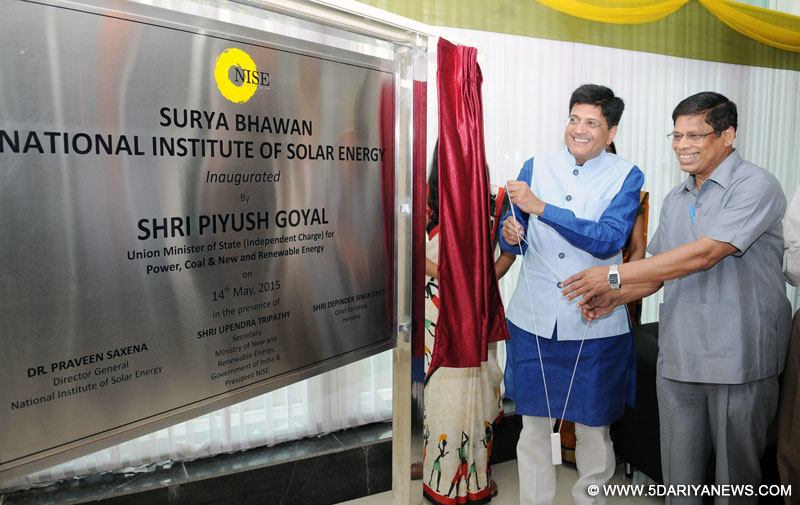 Piyush Goyal unveiling the plaque to inaugurate the “Surya Bhawan” the New Building of National Institute of Solar Energy, in Gurgaon, Haryana on May 14, 2015. The Secretary Ministry of New & Renewable Energy (MNRE), Shri Upendra Tripathy is also seen.
