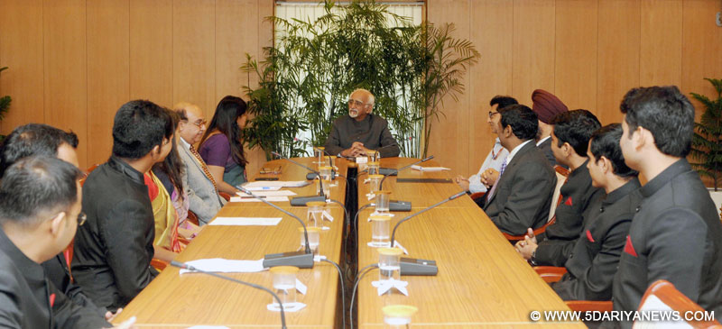 The Probationers of Indian Information Service (IIS) calling on the Vice President, Shri Mohd. Hamid Ansari, in New Delhi on May 15, 2015.
