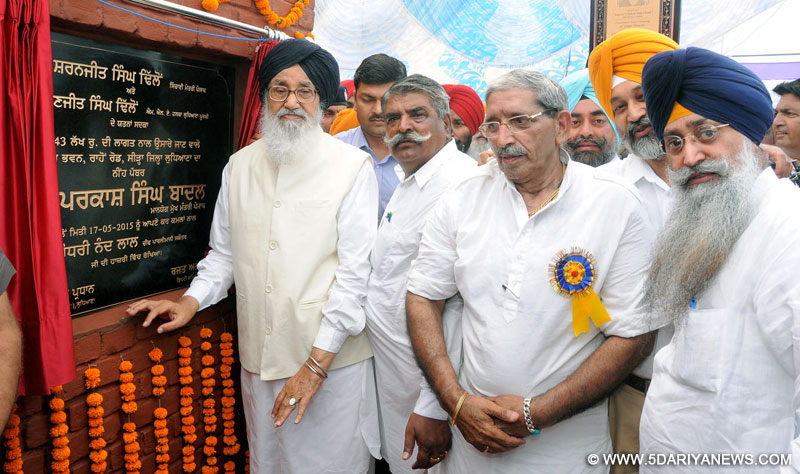 Punjab Chief Minister Parkash Singh Badal laying the foundation stone of Gujjar Bhawan at Ludhiana.