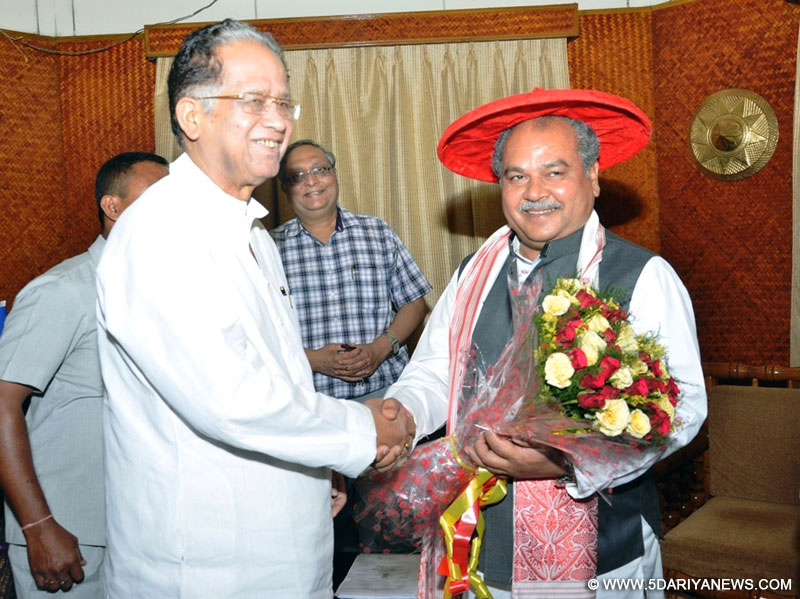 Narendra Singh Tomar meeting the Chief Minister, Assam, Shri Tarun Gogoi, to discuss issues regarding development of Assam and other North-East areas in the steel & mines sector, in Guwahati on May 19, 2015.