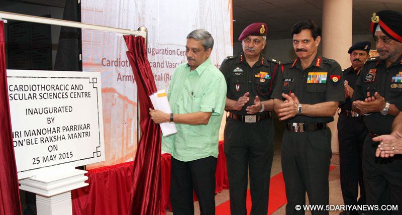 ,Manohar Parrikar unveiling the plaque to inaugurate the Cardiothoracic and Vascular Sciences Centre (CVSC), at Army Hospital (R&R), in New Delhi on May 25, 2015. 