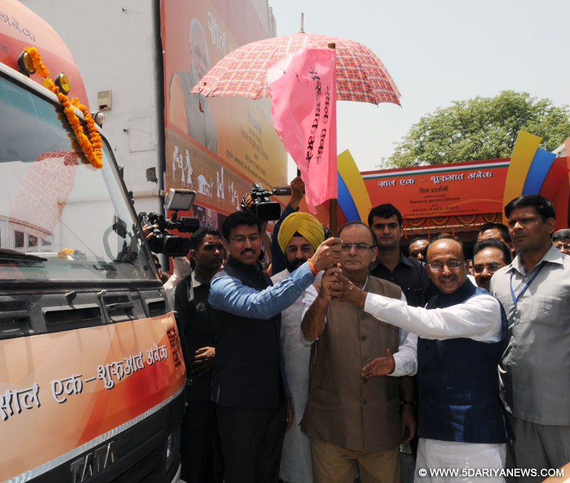 Arun Jaitley flagging of the Exhibition Van at the inauguration of the Multi Media Exhibition: “Saal Ek Shuruat Anek” highlighting the achievements of one year of NDA Government, in New Delhi on May 25, 2015. Col. Rajyavardhan Singh Rathore is also seen.