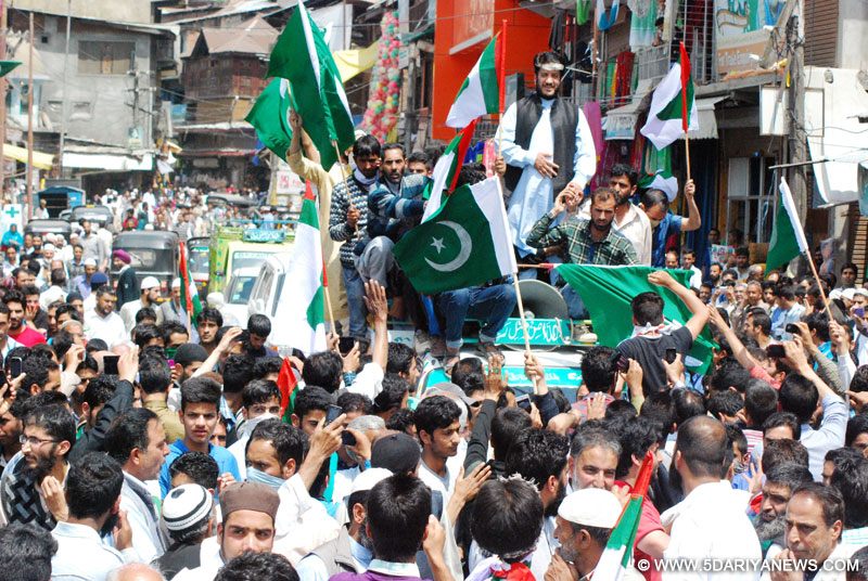 Anantnag: Pakistani flags being flown during Democratic Freedom Party (DFP) chairman Shabir Ahmad Shah