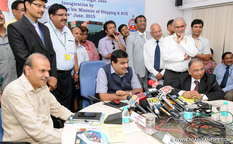 Nitin Gadkari addressing after inaugurating the On-line collection of Light dues system of Director General of Lighthouses & Lightships, in New Delhi on June 08, 2015. 