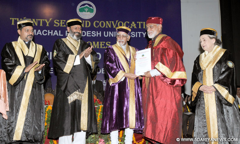 Mohd. Hamid Ansari presenting the Gold Medal to meritorious Student