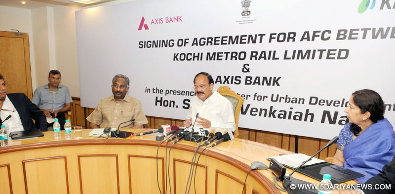  M. Venkaiah Naidu addressing at the signing ceremony of an MoU between Kochi Metro Rail Ltd. and Axis Bank for implementing an innovative Automated Fare Collection System, the first of its kind in the country, in New Delhi on June 10, 2015.
